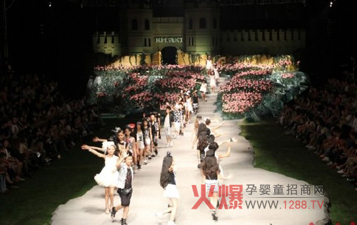 ������2014���ļ������Z����Ʒ�l(f��)����(hu��)�A�M��Ļ