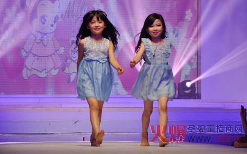 ������ͯ�b2014��Ʒ�l(f��)����(hu��)�A�M��Ļ