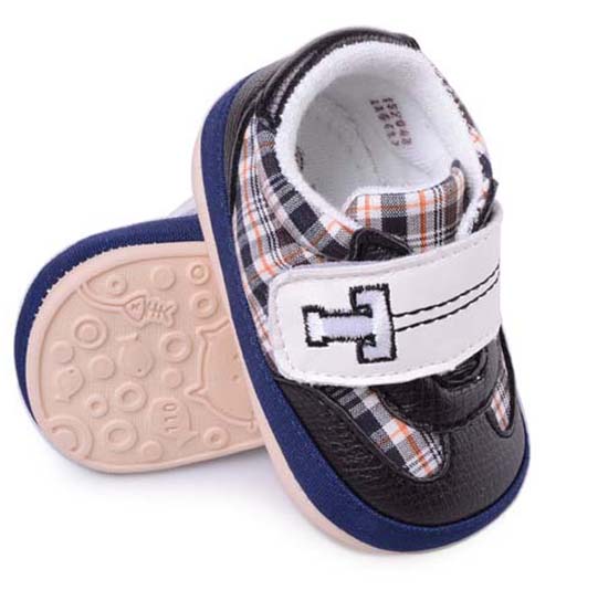 ��ʹ֮����Ӳ�͸͸��PU�냺�W(xu��)��Ь��ɫ