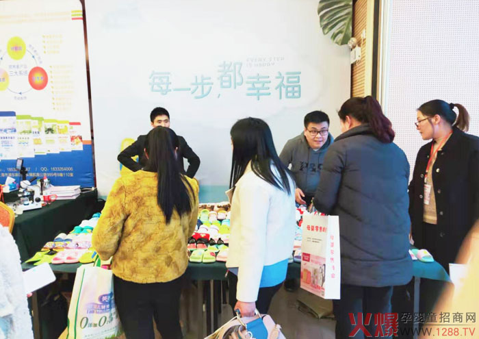 ÿһ�������Ҹ���ĸ�����۷������վ�����չ����Ҹ�����ͯЬ���ʱ��F(xi��n)�A������