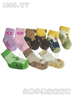 �κͶ��ɫСͯ�m��