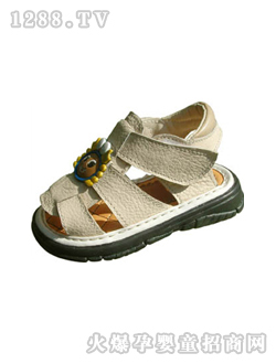 ������؈��ɫ��Ь