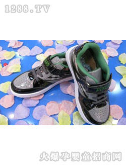 �Ϙ���ͯЬ�r(sh��)�����e�y��ɫ͸��